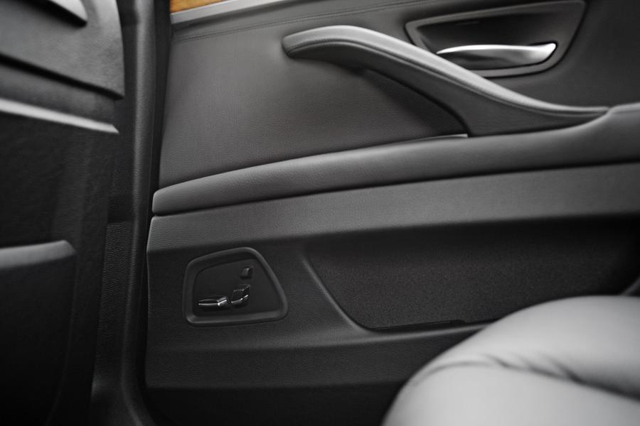 BMW 5-Series Long-Wheelbase 2010 года  (CN) (фото 11 из 77)